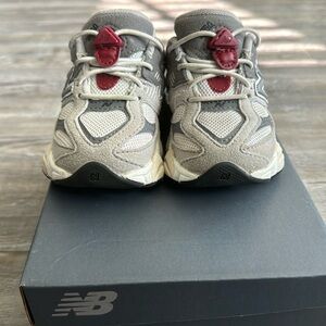 Gray New Balance 9060